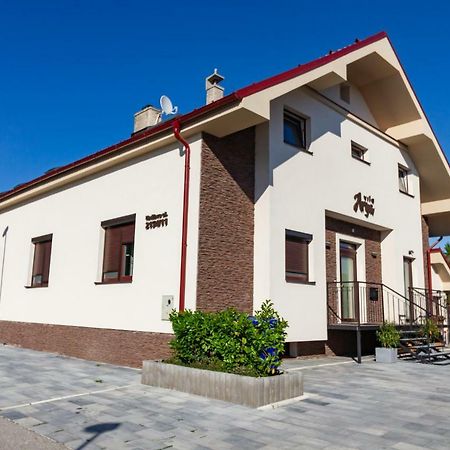 Arya Vila Piest'any Exterior foto