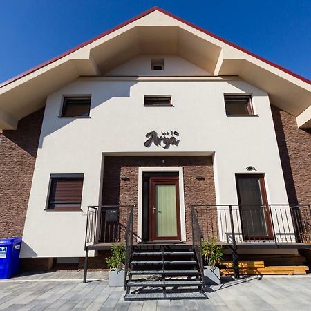 Arya Vila Piest'any Exterior foto